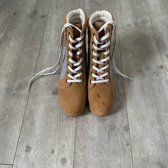 Serra Wedge Hiking Bootie Cow Suede Leather Tan/Gray Womens Size 8 Never Worn - Picture 13 of 14